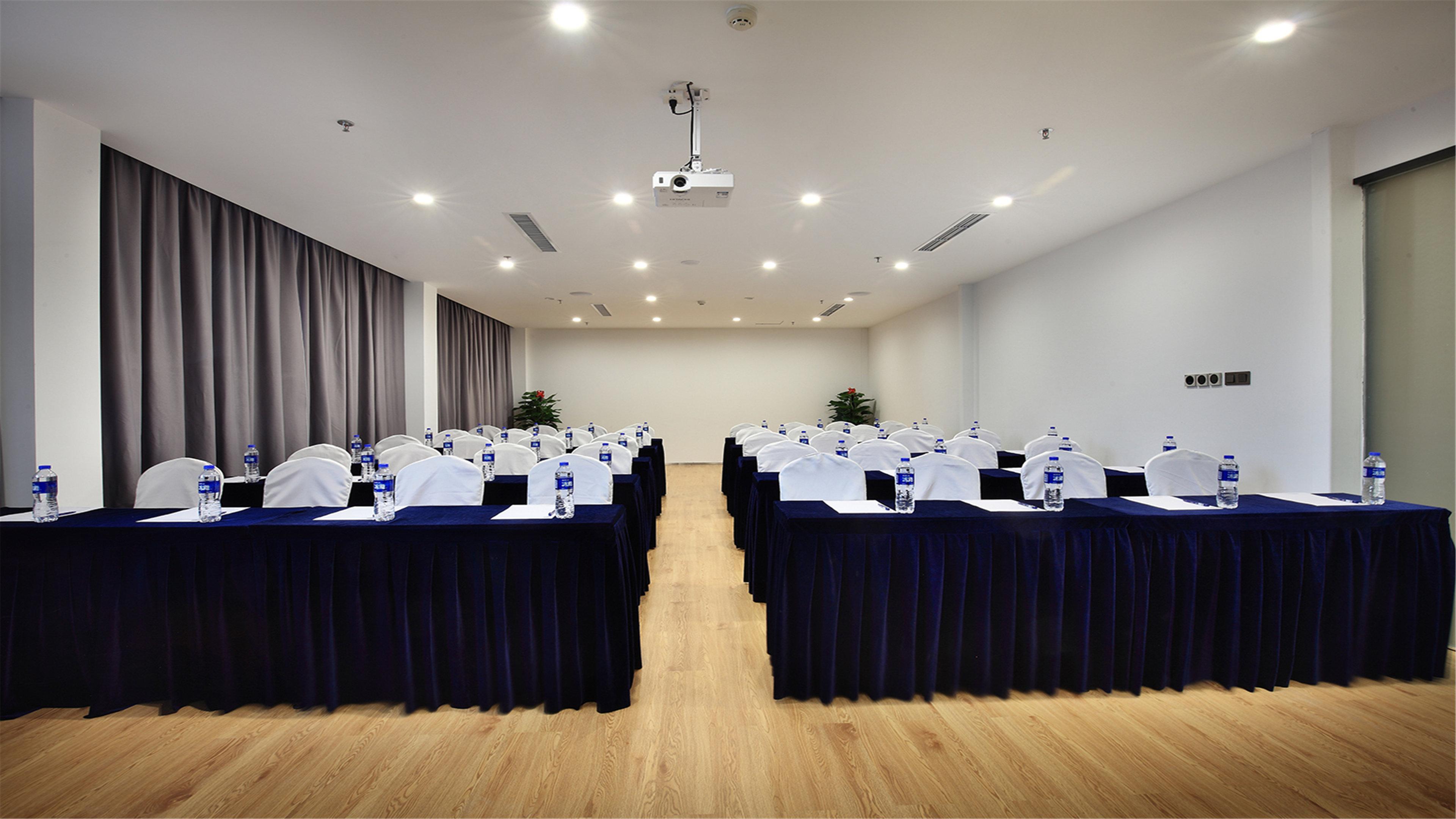 Holiday Inn Express Guilin City Center By Ihg Exterior photo