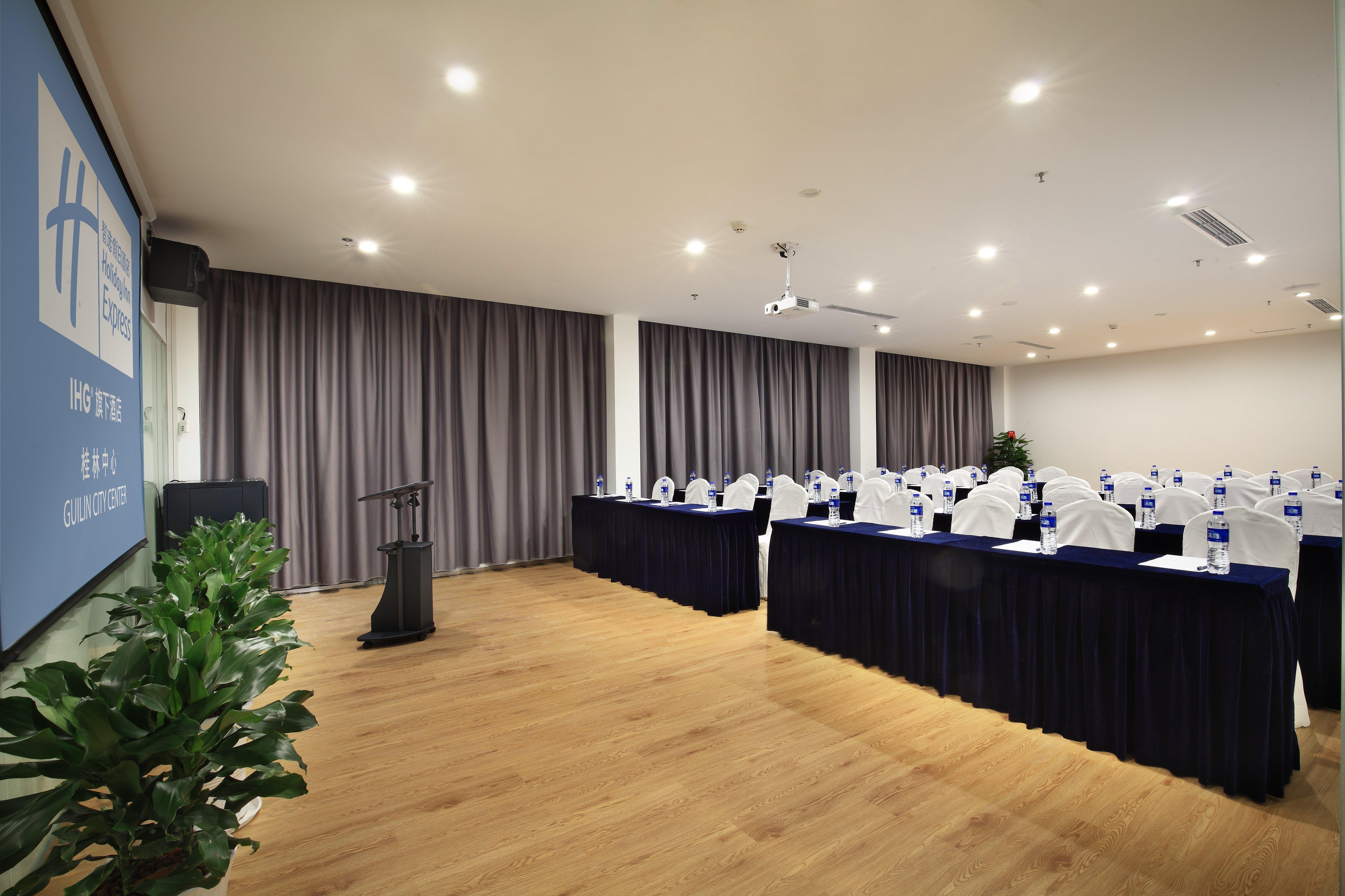 Holiday Inn Express Guilin City Center By Ihg Exterior photo